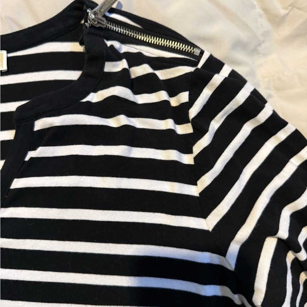 Michael Kors Black & White Striped Top w/ Zipper Detail – Size L